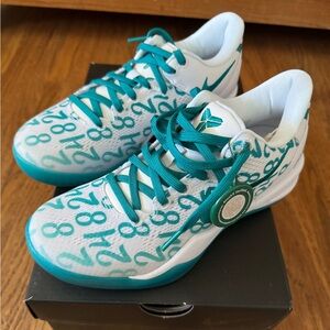 Nike Kobe viii Protro sneakers in white-emerald, men size 5, NEW, make offer